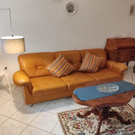 Orange Apartment *